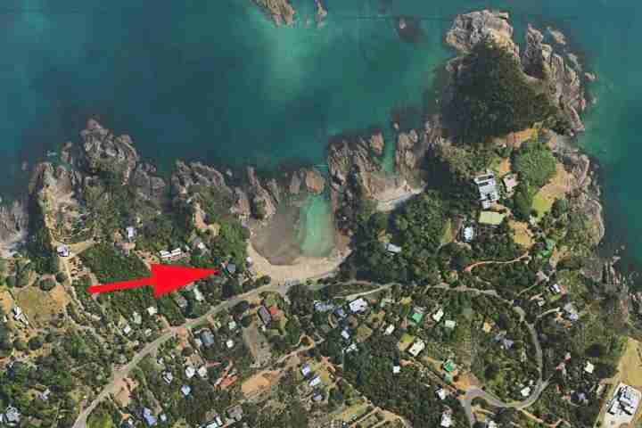Stay at central location on Waiheke Island Beach Access to Enclosure Bay