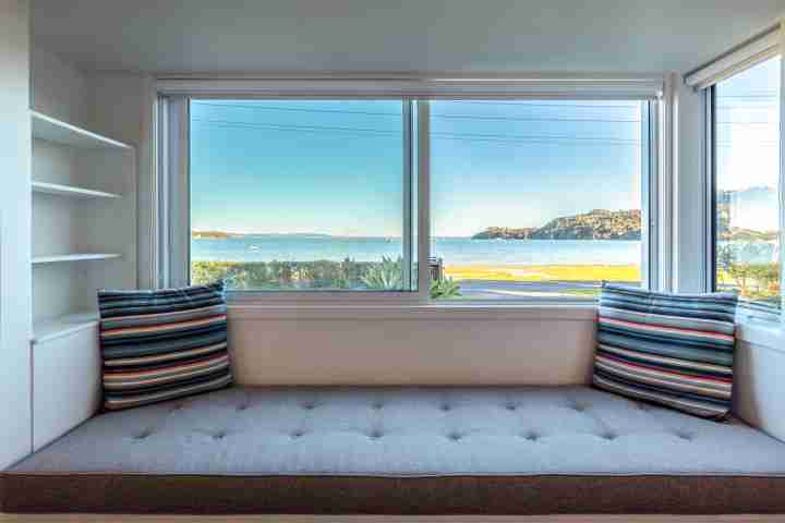 Driftwood Beach House Window seat2