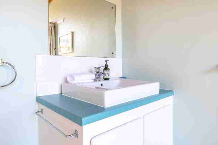 Drop Anchor at Enclosure Bay bedroom wash basin v2