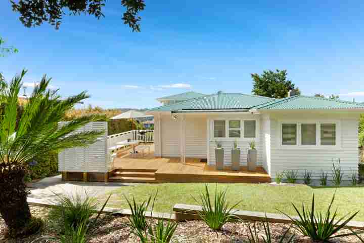 Front entrance to Eight on Church, walking distance from Oneroa Village, Waiheke Island