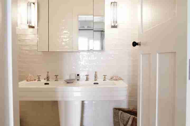 Gaelforce Modern White Bathroom Vanity at Gaelforce Accommodation NSW Australia