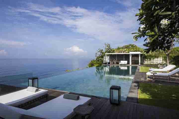 Infinity pool with unlimited sea views and traditional Balinese pergola