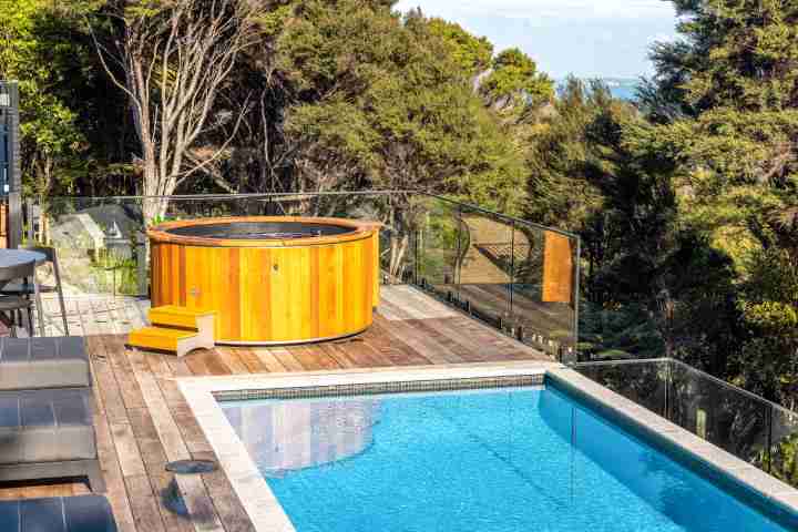 Kaitiaki Lodge Heated swimming pool and cedar hot tub