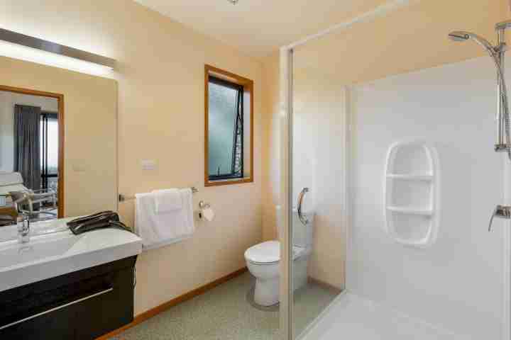 Moeraki Master ensuite bathroom featuring shower, vanity, toilet and towels