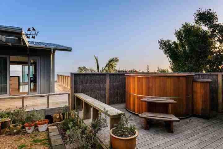 Omiha Oasis Cedar hot tub with amazing views