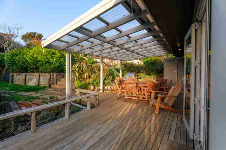 Omiha Oasis Deck with outdoor dining