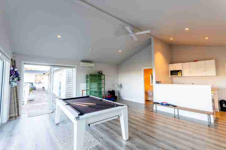 Oriwa Villa by Waiheke Unlimited Apartment pool table and bar