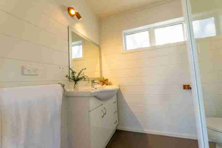 Oriwa Villa by Waiheke Unlimited Master bathroom
