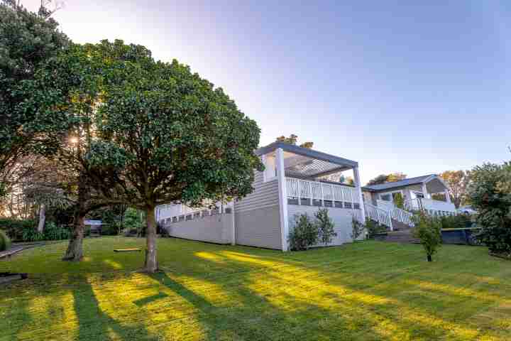 Oriwa Villa by Waiheke Unlimited flat lawn area