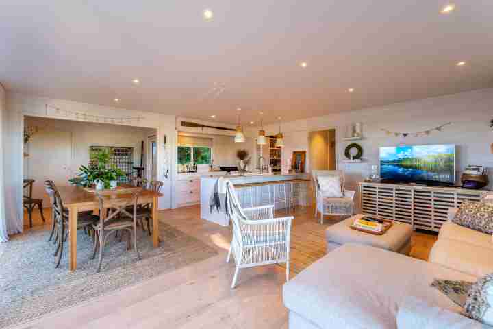 Oriwa Villa by Waiheke Unlimited open plan living area