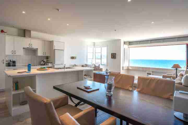 Sunshine On The Beach Open plan living kitchen and dining