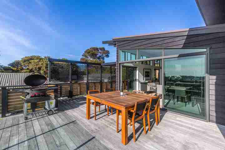 Taonga BBQ and Dining Area