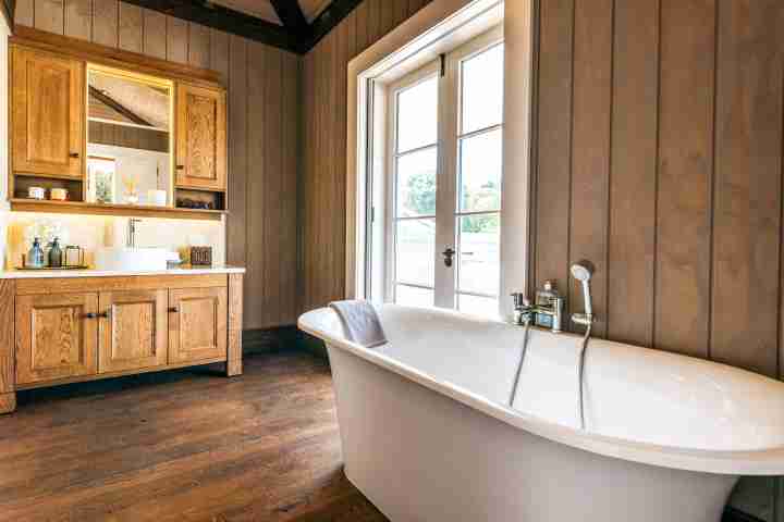 Be my guest and relax in modern bathtub with French door access