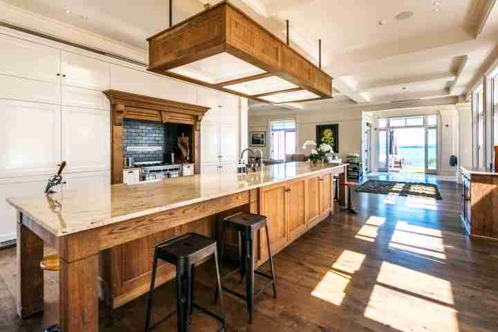 Quality details and open-plan kitchen area for your luxury, Waiheke family getaway