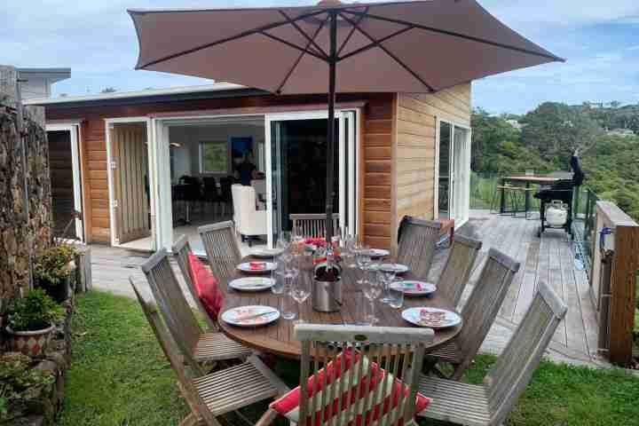 The Kingfisher House Outdoor dining area2