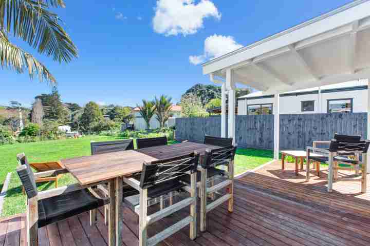Waiheke sunny garden and deck area with outdoor seating