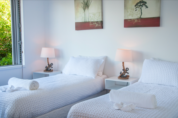 Sleep guests or the whole family with extra twin bedroom at Onetangi apartment at The Sands