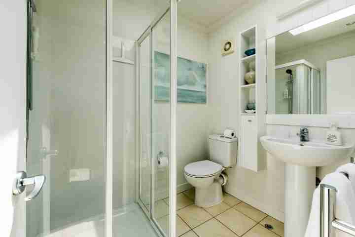 Villa Blanca Bathroom1