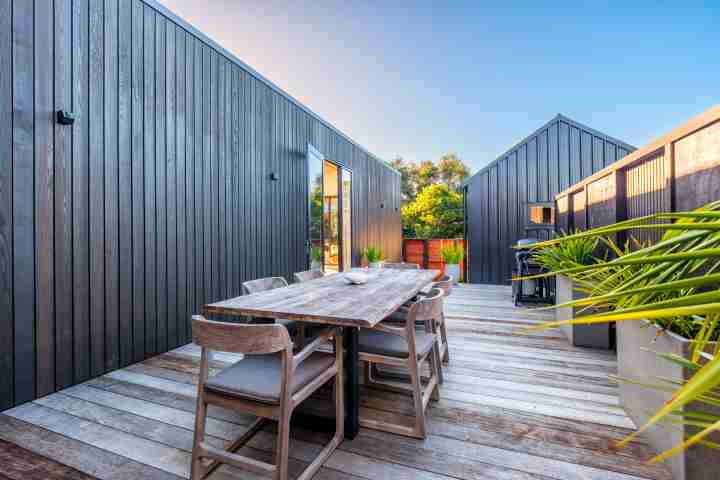 Waiata Beach House Outdoor Dining