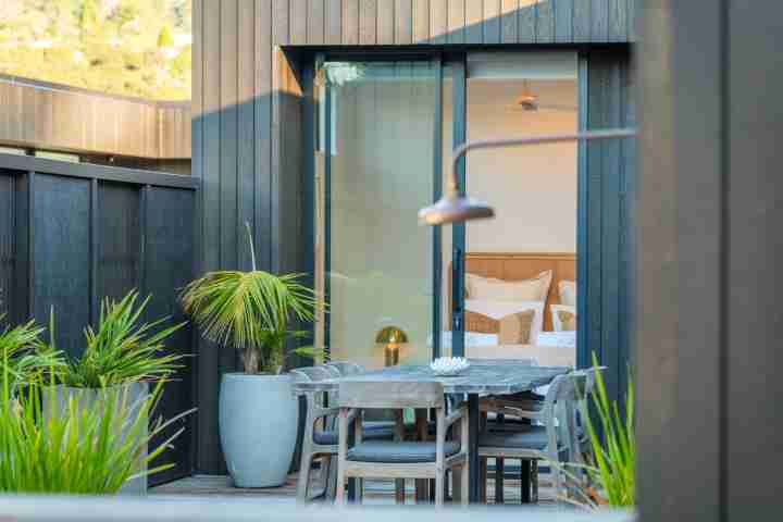 Waiata Beach House Outdoor hot water shower