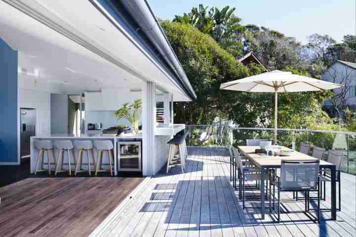 Whale Beach House Sunny Deck Indoor flow to Outdoor Family Living