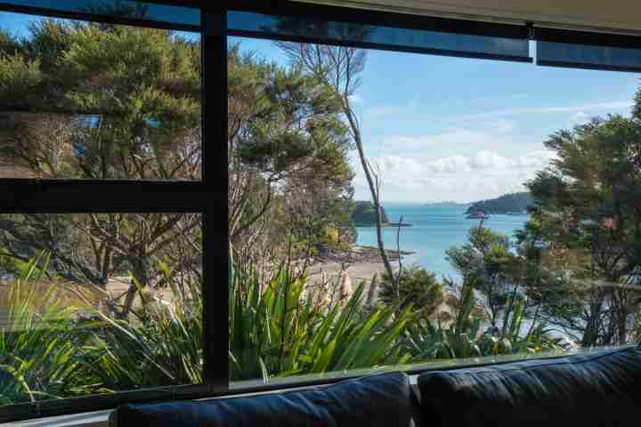 Wharetana Bay Villa Amazing views from lounge