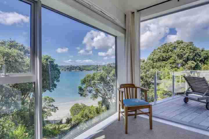 landscapegallery Absolute Beachfront Oneroa Bay Bedroom1 View2