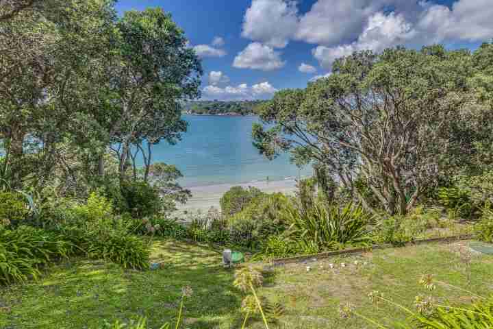 landscapegallery Absolute Beachfront Oneroa Bay Garden Beach Access2