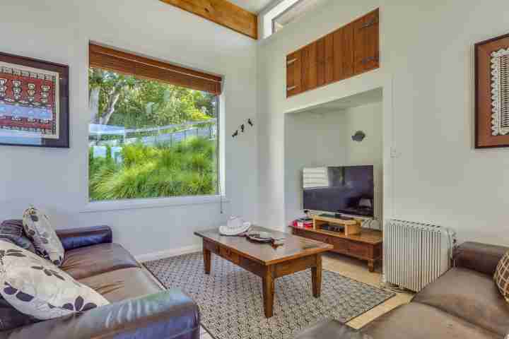 landscapegallery Absolute Beachfront Oneroa Bay Lounge2