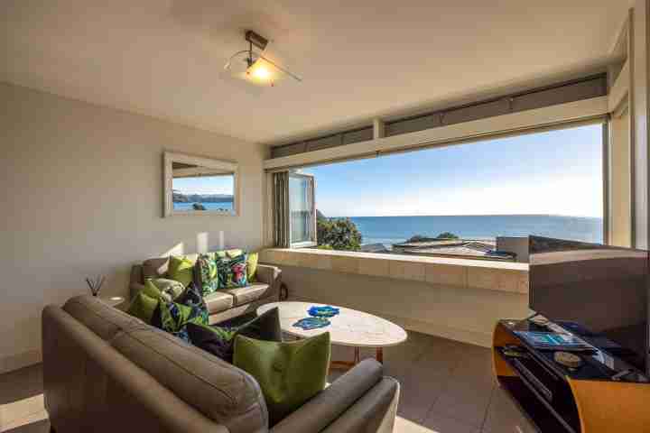 Apartment On The Beach Lounge and TV area