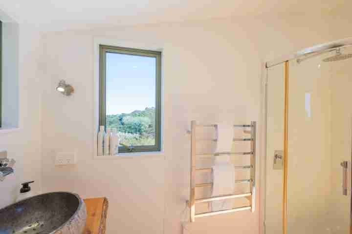 Awaawa Yurts Bathroom with shower 3