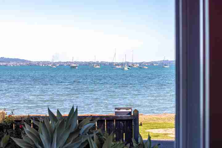Driftwood Beach House Reach out and touch the ocean