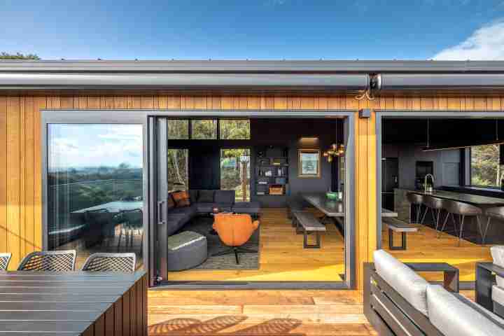 Kaitiaki Lodge Looking into the main living area from the deck