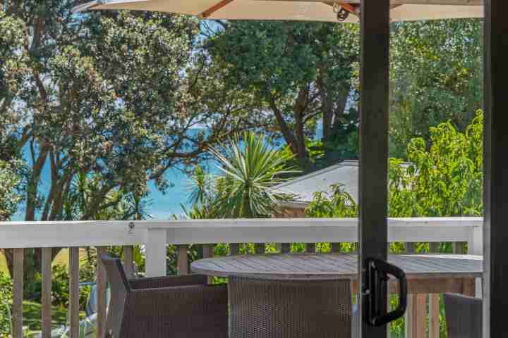 MIRO COTTAGE Deck with seaview