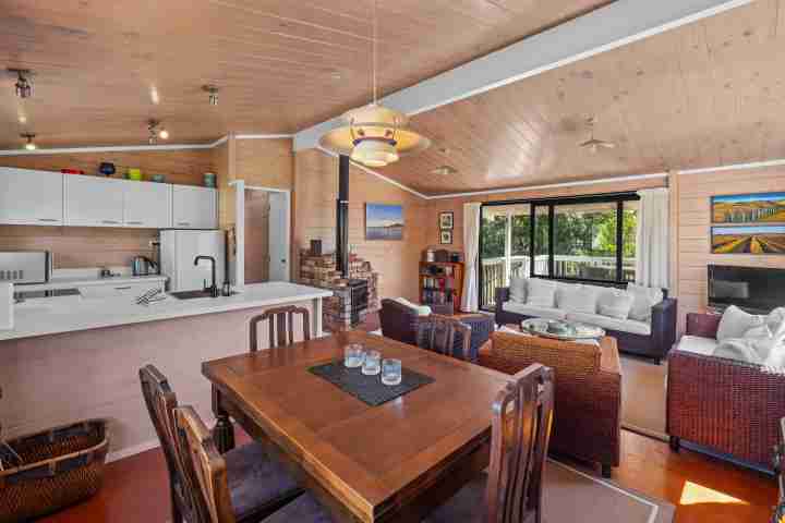 MIRO COTTAGE Dining Area