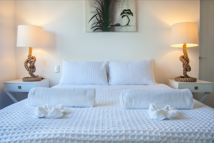 Stay at Waiheke in style in comfortable master bedroom in Onetangi apartment