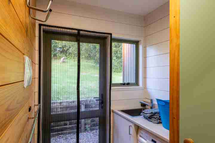 Moa Cottage Laundry area