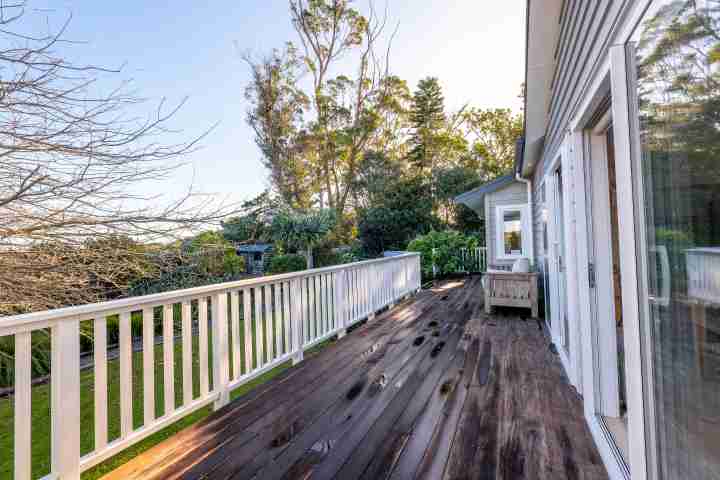 Oriwa Villa by Waiheke Unlimited Wrap around garden deck