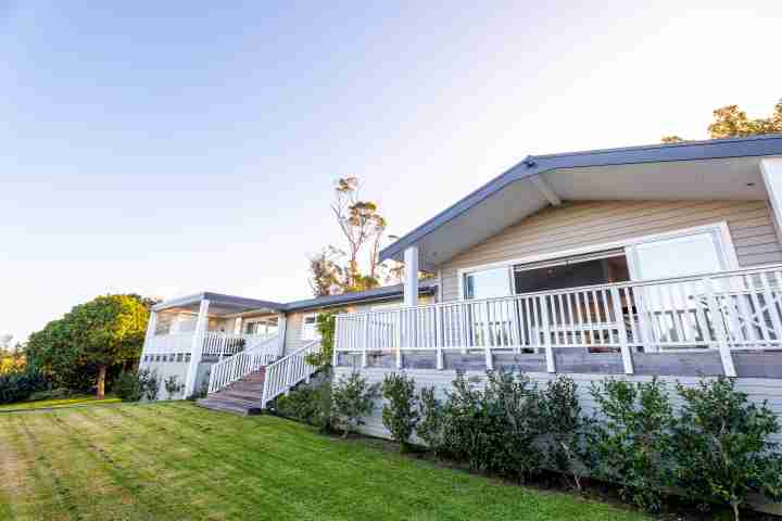 Oriwa Villa by Waiheke Unlimited wrap around deck