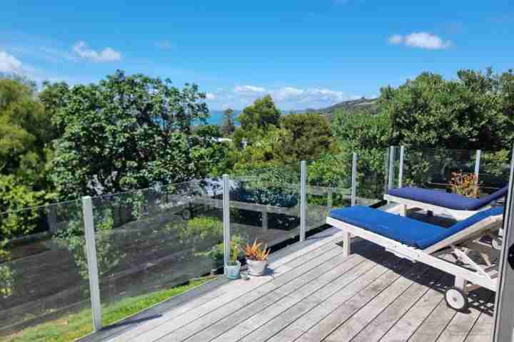 Tiri Cottage Deck and lounging area