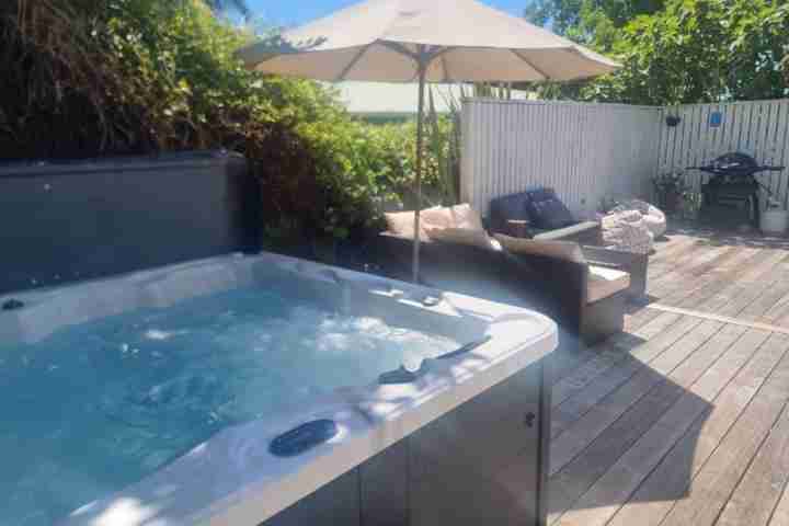 Tiri Cottage Spa Pool 2 with Umbrella