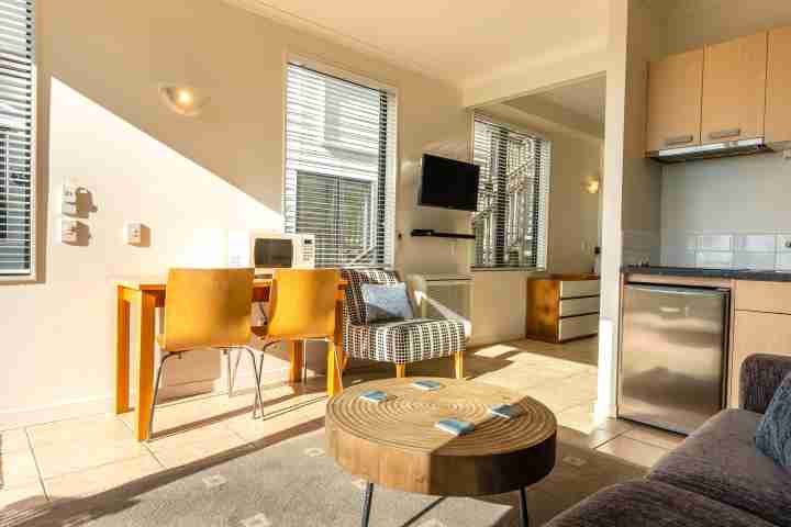 Villa Saphire Dining Area and TV v2